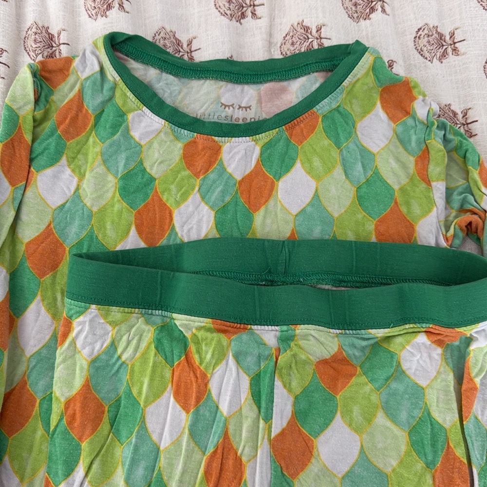Dragon Scales Two-Piece Bamboo Viscose Pajama Set - 9/10 - Picture 5 of 6